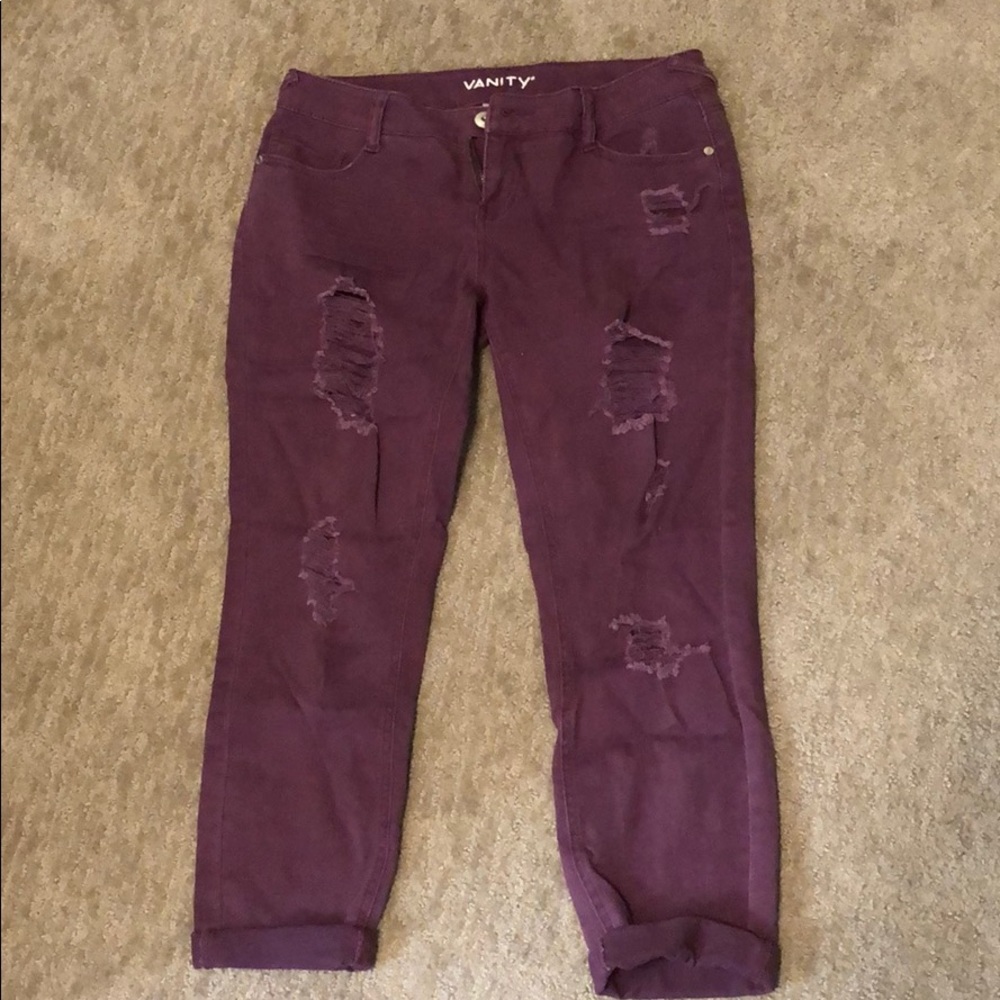 Vanity long jean capris, maroon color
